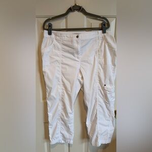 Chicos White Cropped Cargo Pants, EUC.
Size 2.5 (14)